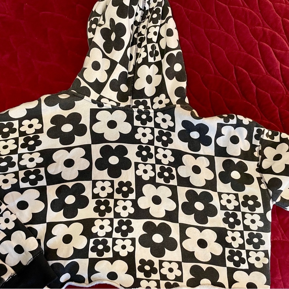 Wild Fable  🌸 Retro Bloom Crop Hoodie XL – Soft, Stylish, Ready to Move 🌸